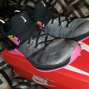 Nike Metcon Flyknit 3 (Sizing runs small) Like New
